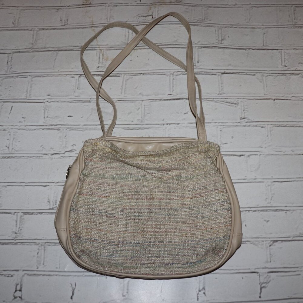 🌾 Vintage Beige Textured Shoulder Bag A soft, neutral vintage handbag